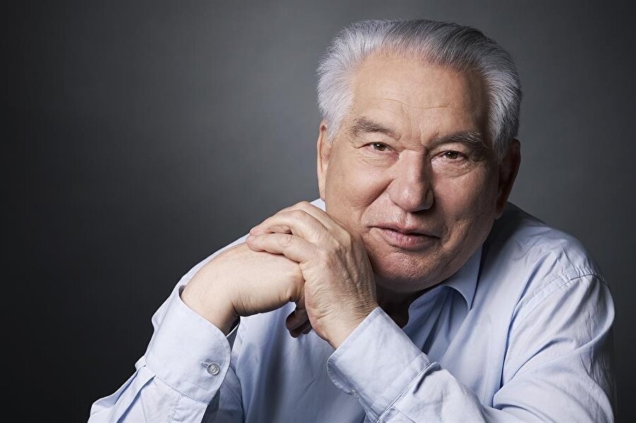 Türk Dünyasının Bilge Yazarı : Cengiz Aytmatov